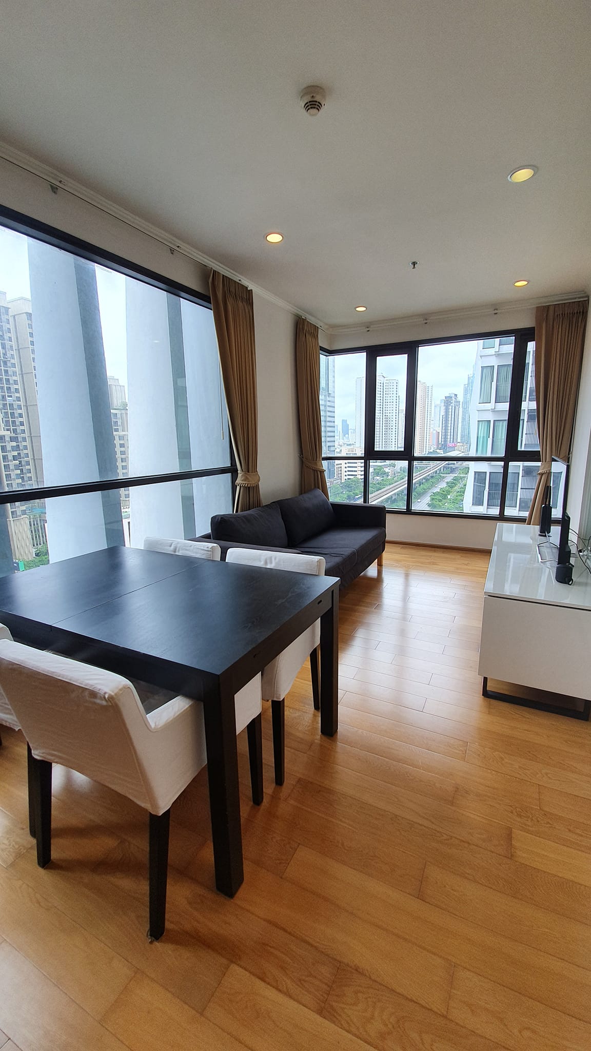 (CRH-253) Fuse Sathorn Taksin, next to BTS Wongwian Yai (2 minutes away), 57 sqm, 2 bed 1 bath 12 FL