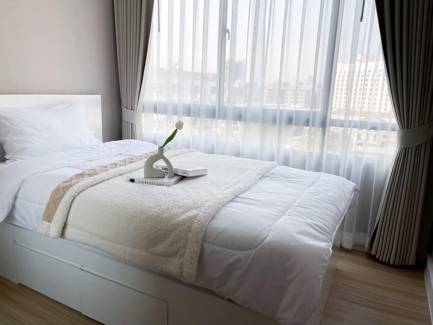 (CRH-551) Rented < Metro Luxe Ratchada ,  Huai Khwang MRT 400m., 2bed 1bath 43sqm. 8 FL